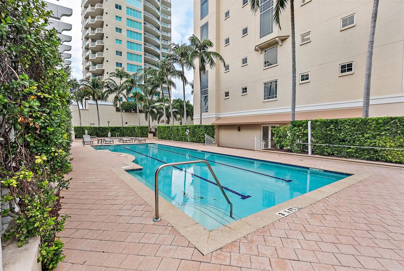 100 BEACH DR NE #1902