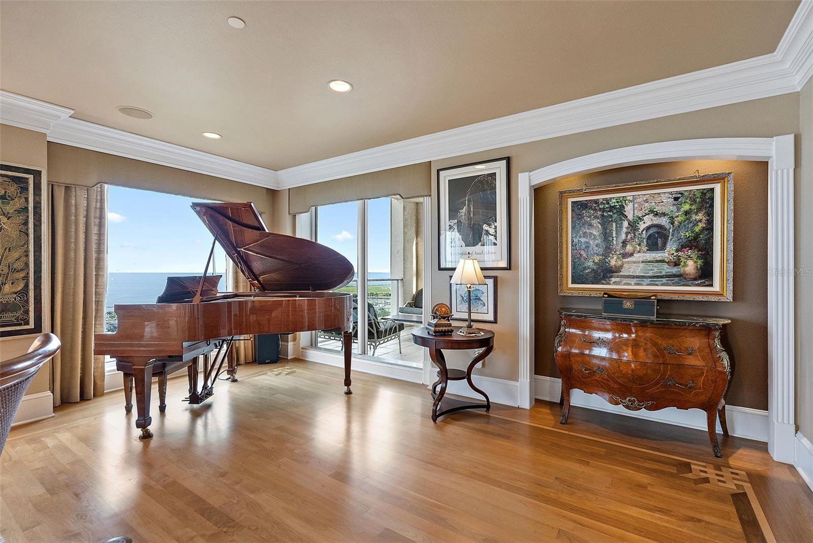 100 BEACH DR NE #1902