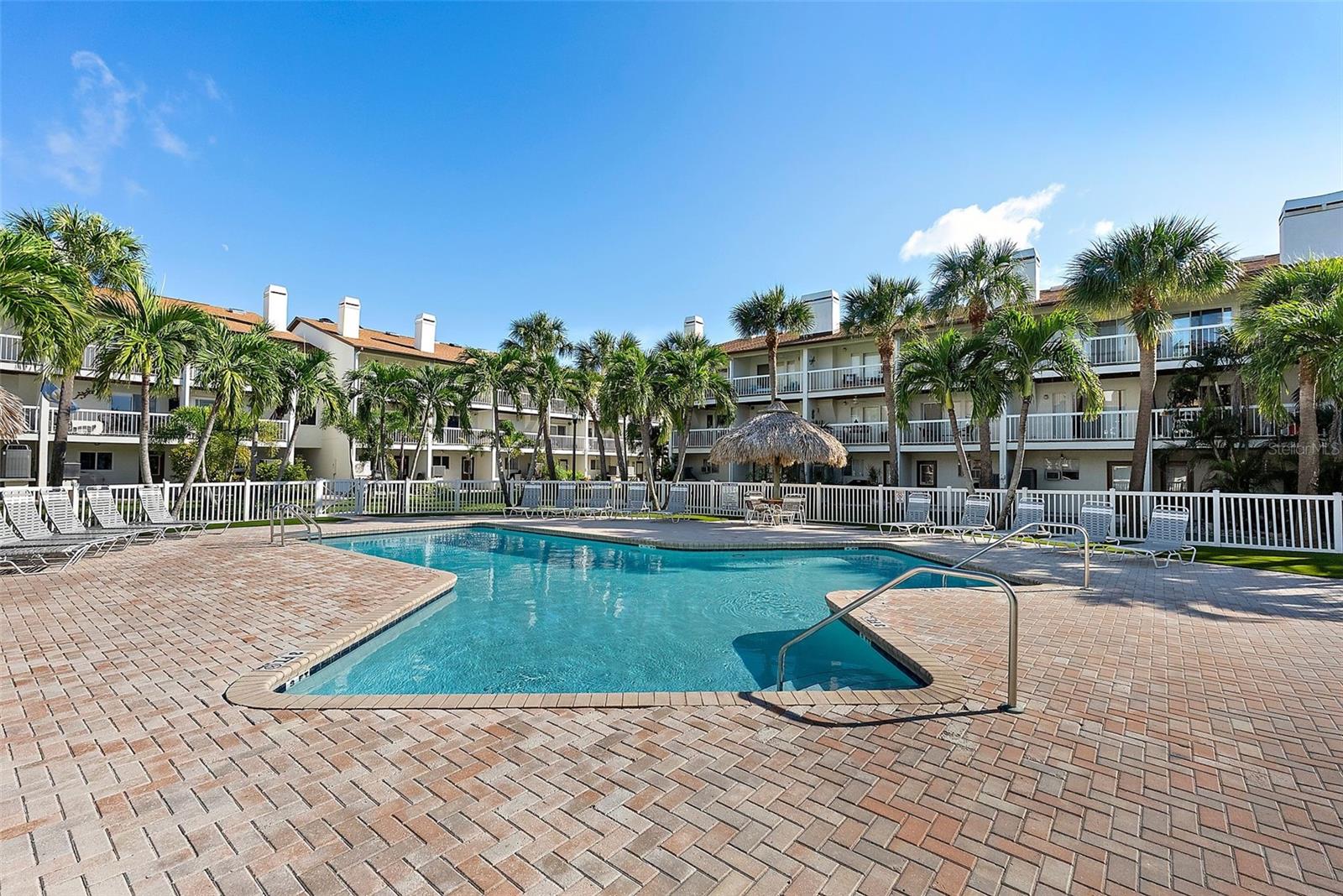 375 MADEIRA CIR