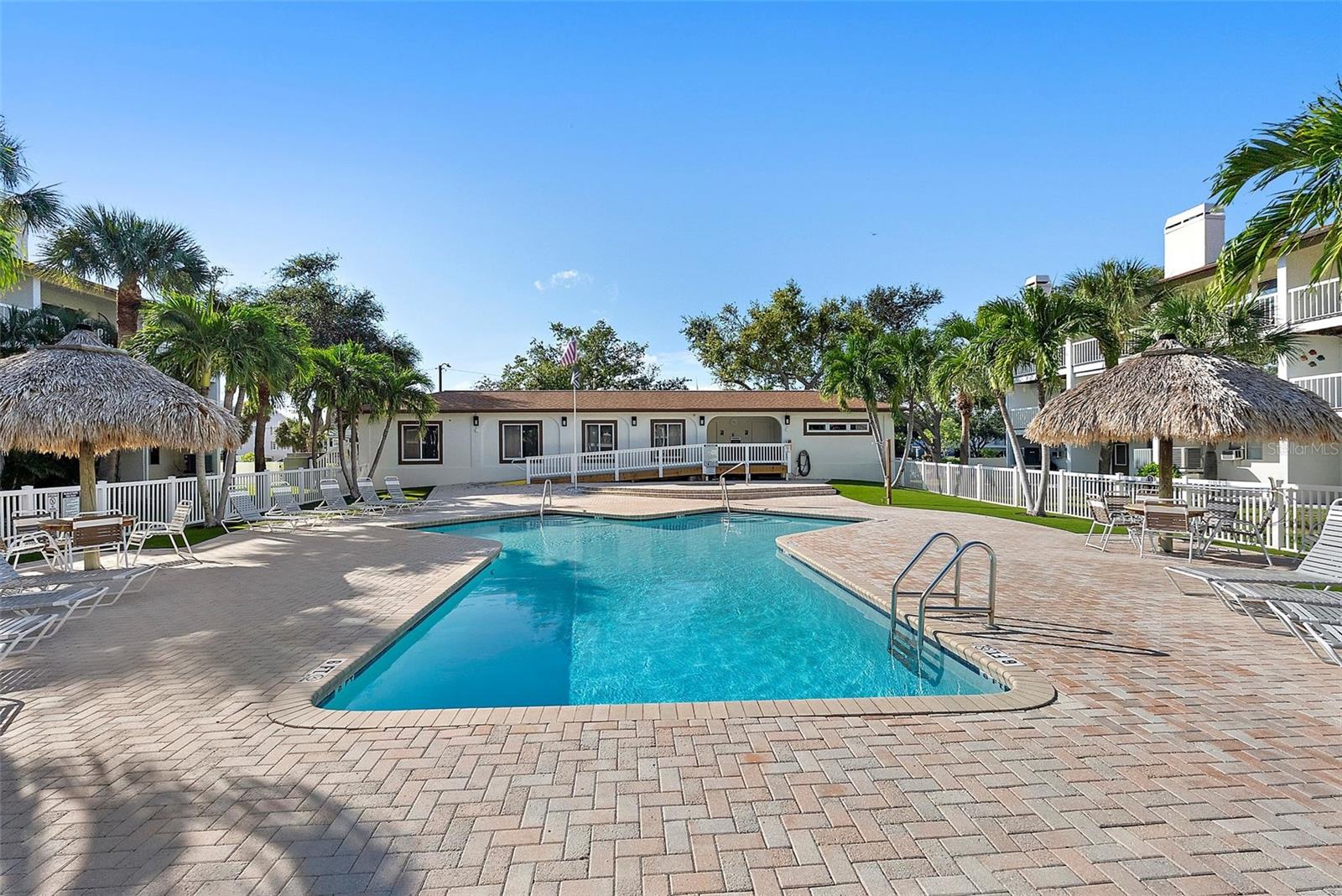 375 MADEIRA CIR