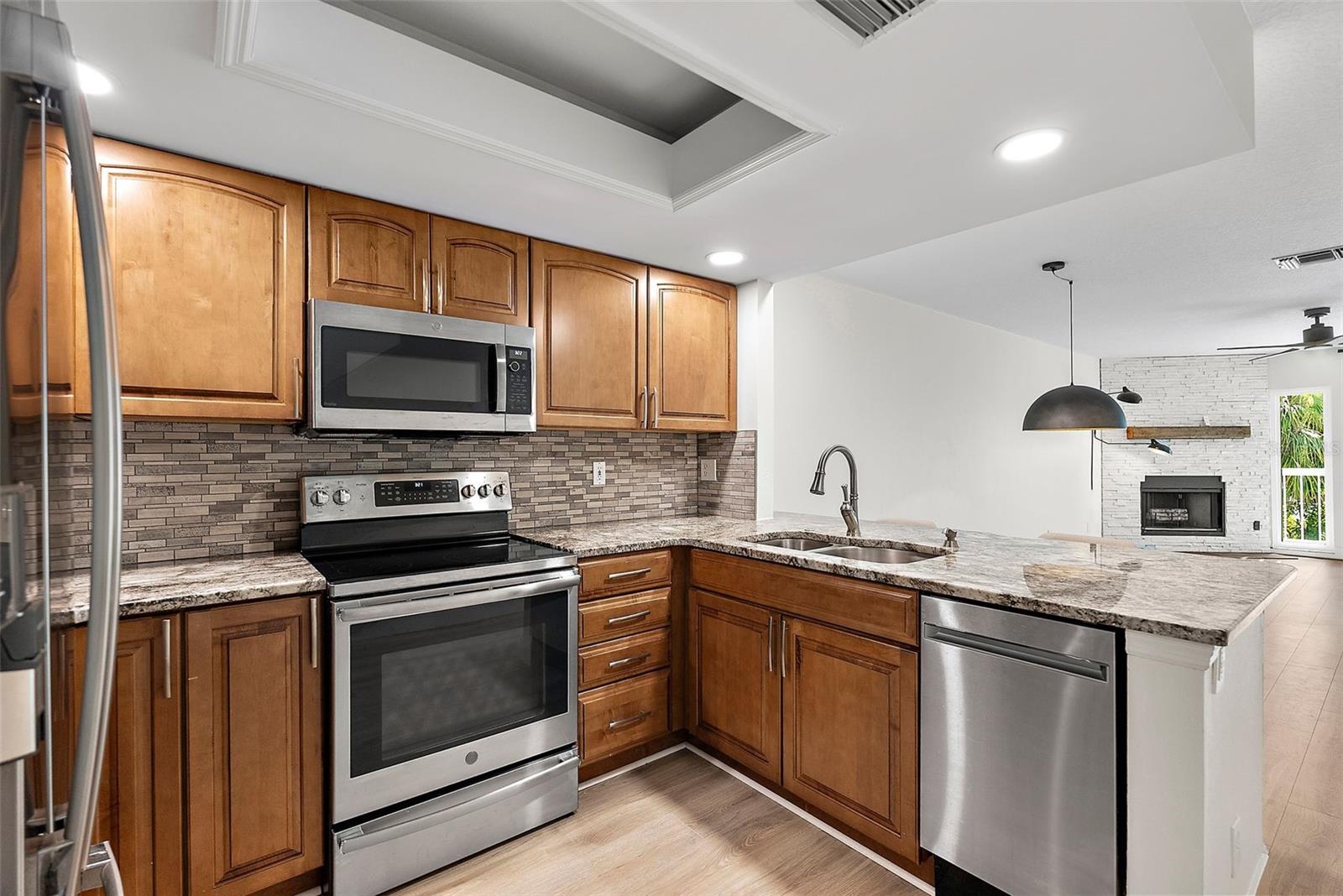 375 MADEIRA CIR