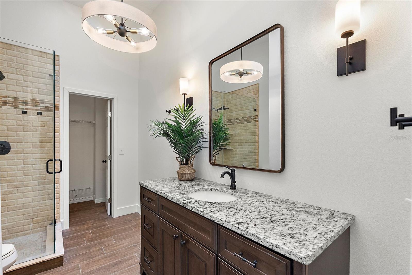 375 MADEIRA CIR
