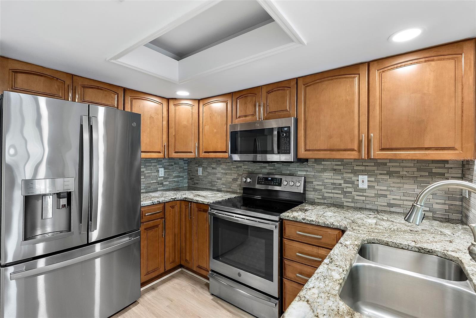 375 MADEIRA CIR