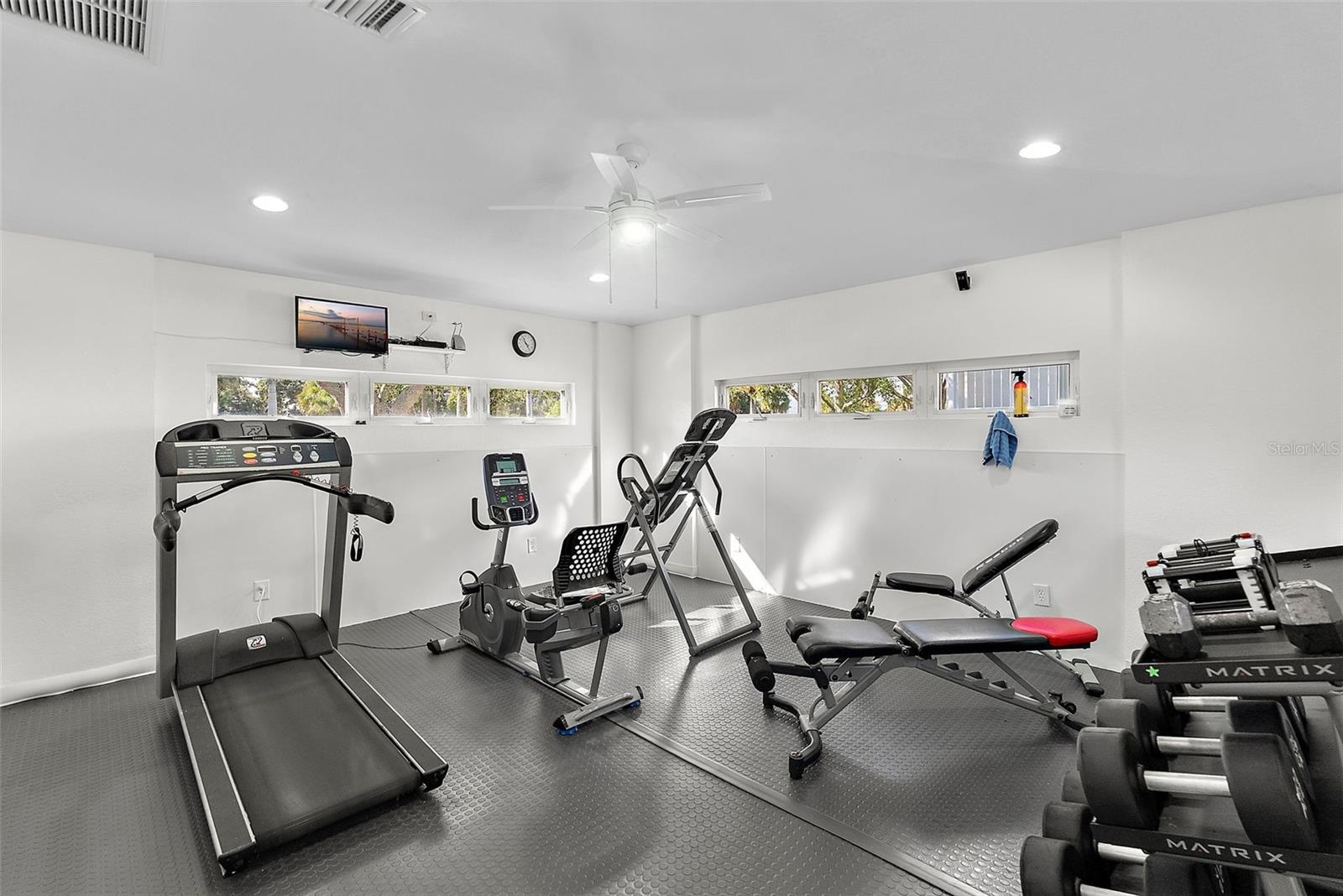 375 MADEIRA CIR