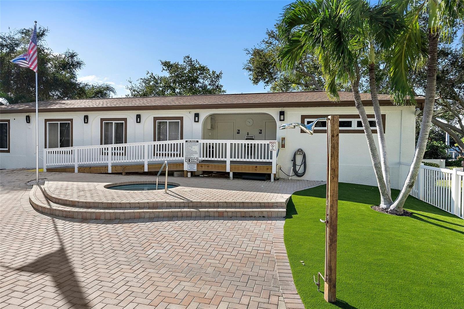 375 MADEIRA CIR
