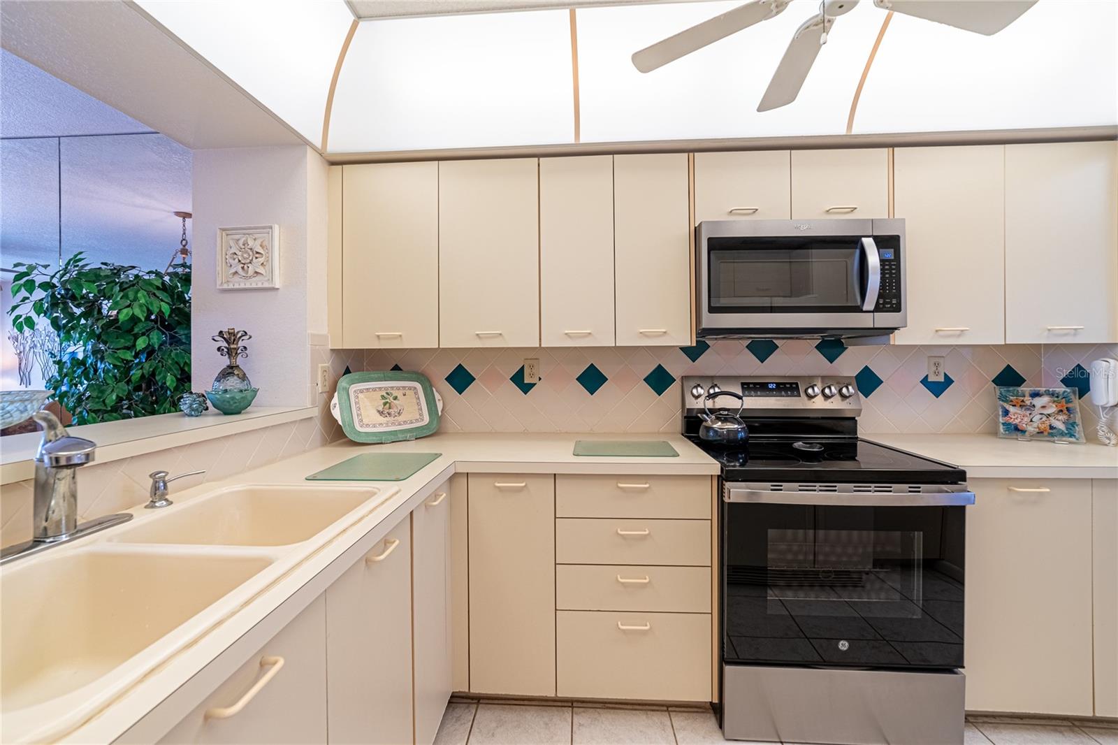 5701 BAHIA DEL MAR CIR #407