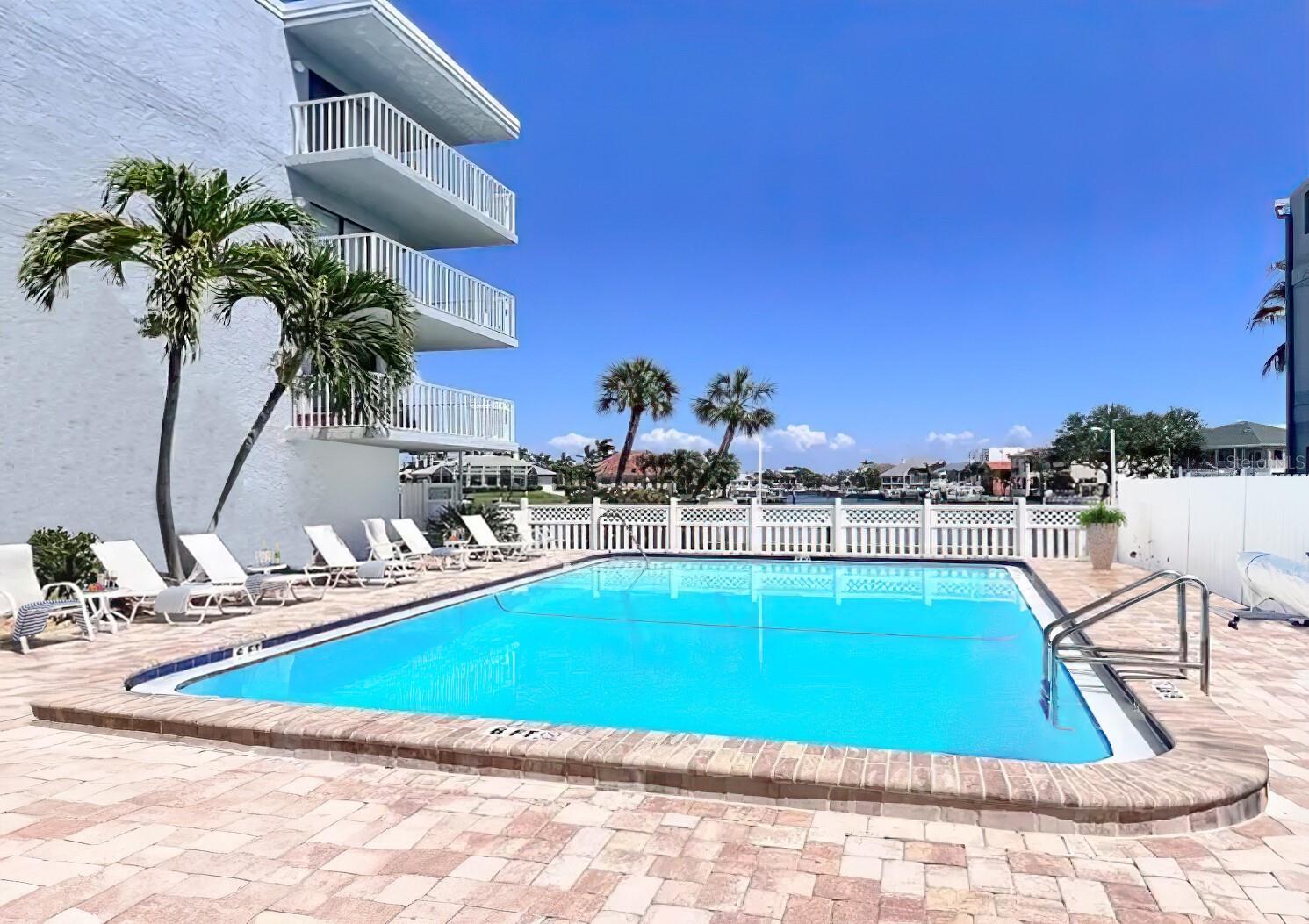 719 PINELLAS BAYWAY S #305