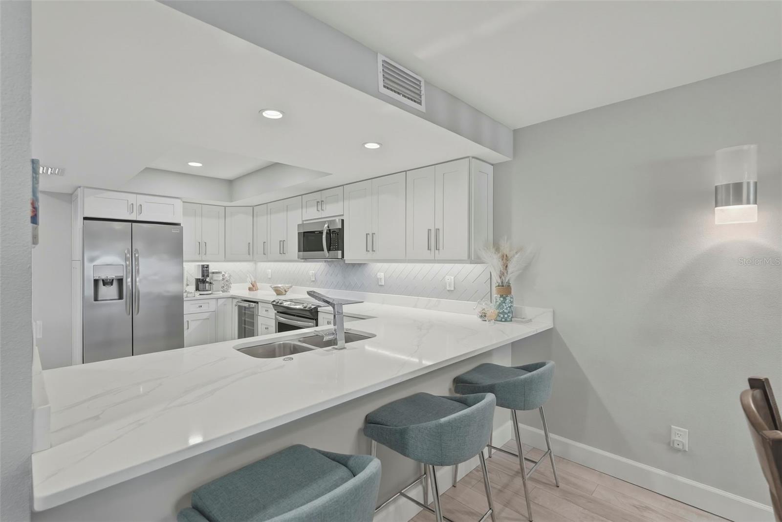 544 PINELLAS BAYWAY S #TH13