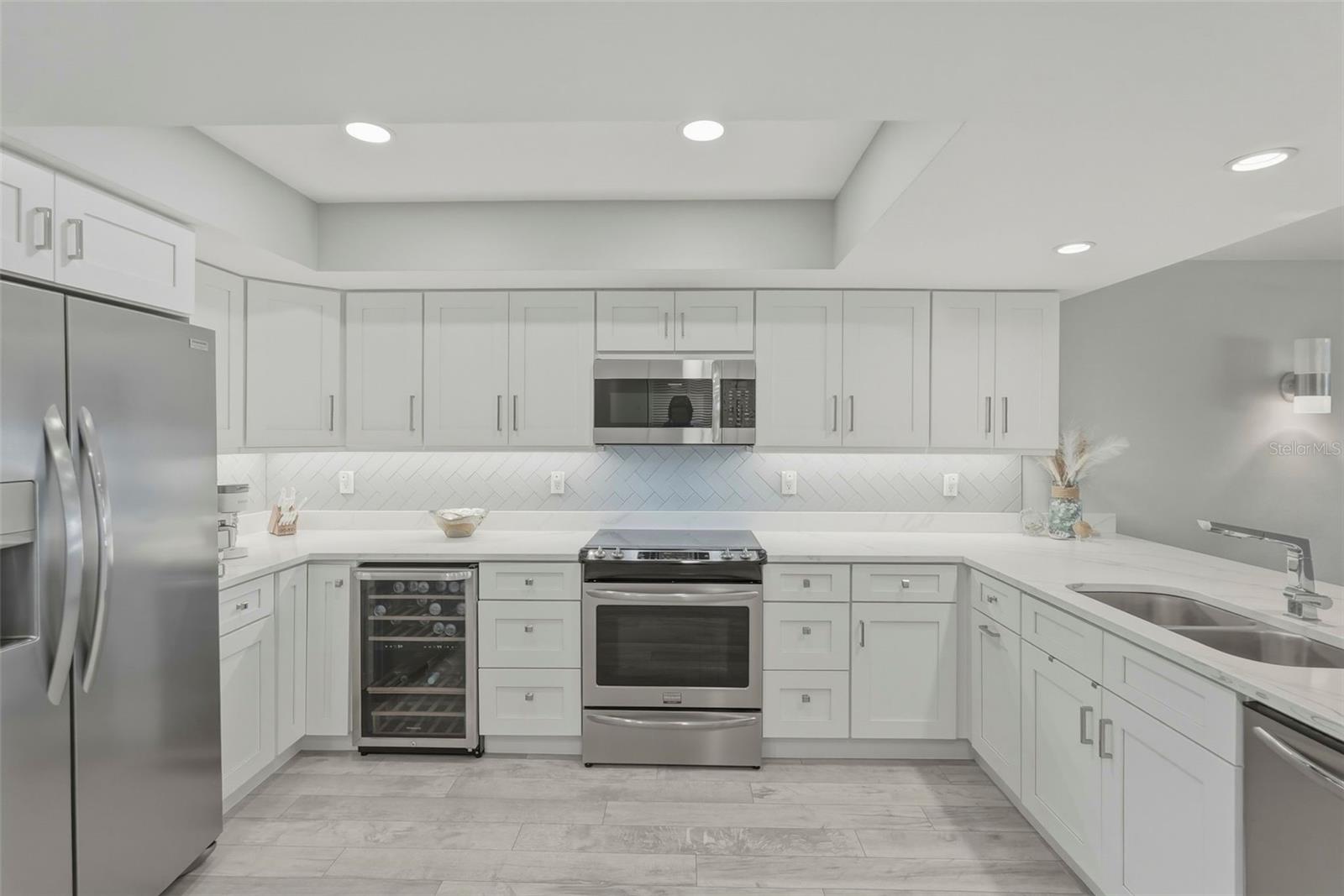 544 PINELLAS BAYWAY S #TH13