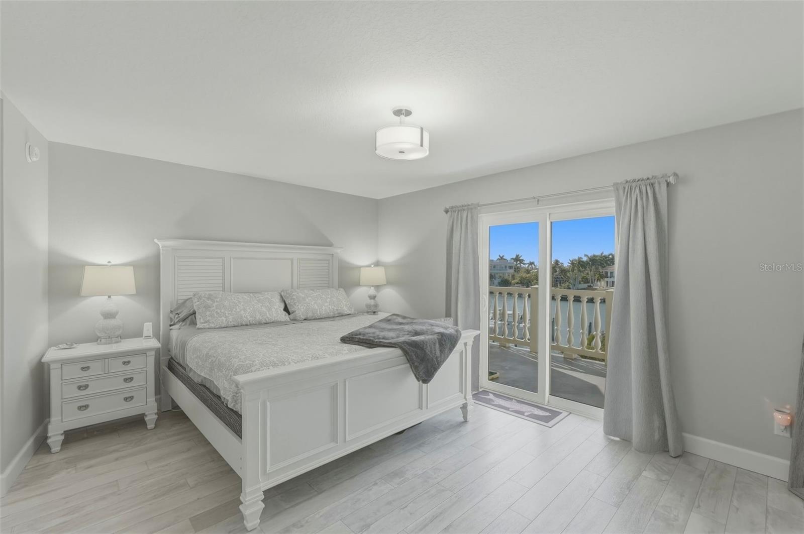 544 PINELLAS BAYWAY S #TH13