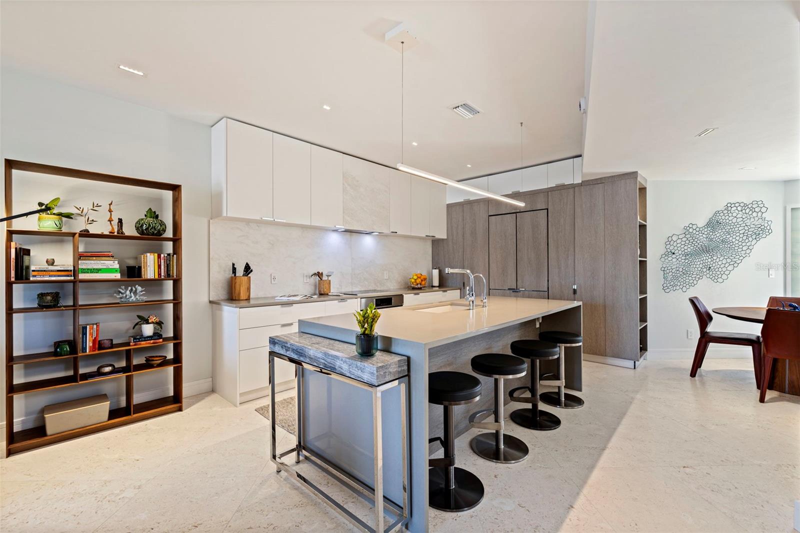 722 PINELLAS BAYWAY S #104