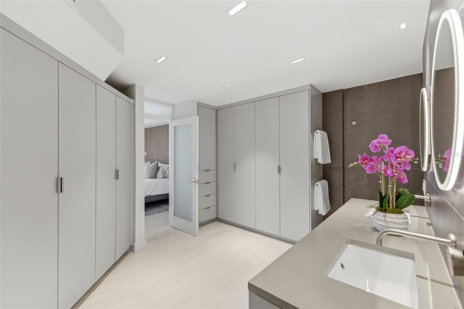 722 PINELLAS BAYWAY S #104