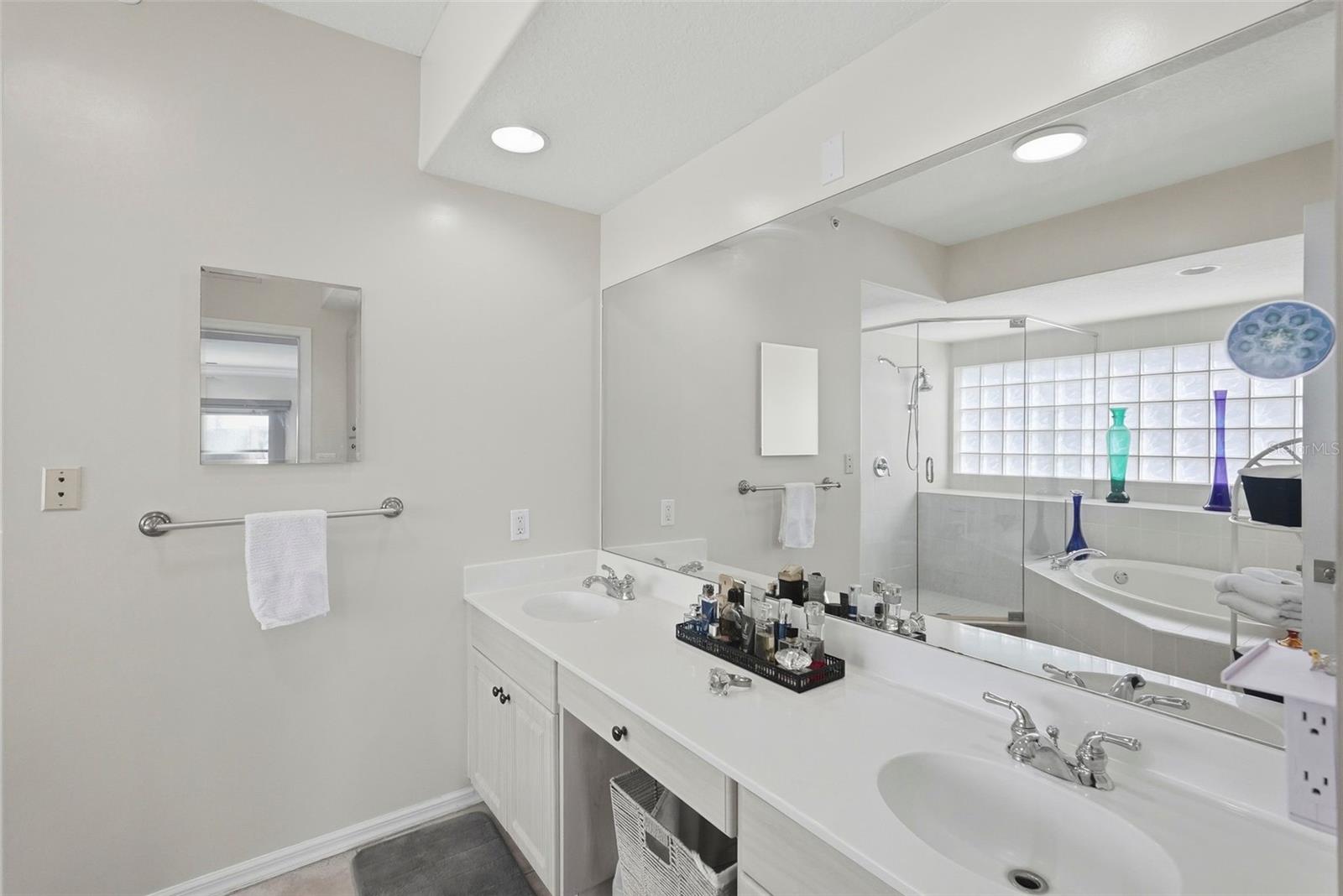 1695 PINELLAS BAYWAY S #E4