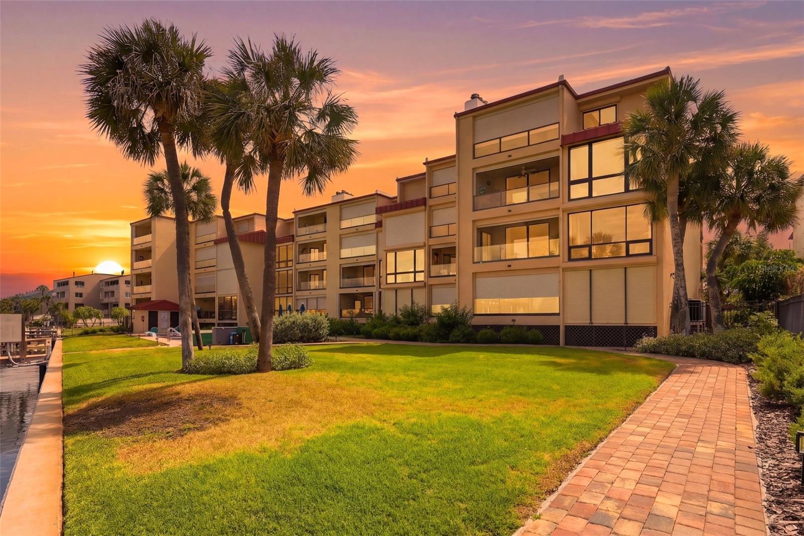 1060 PINELLAS BAYWAY S #204