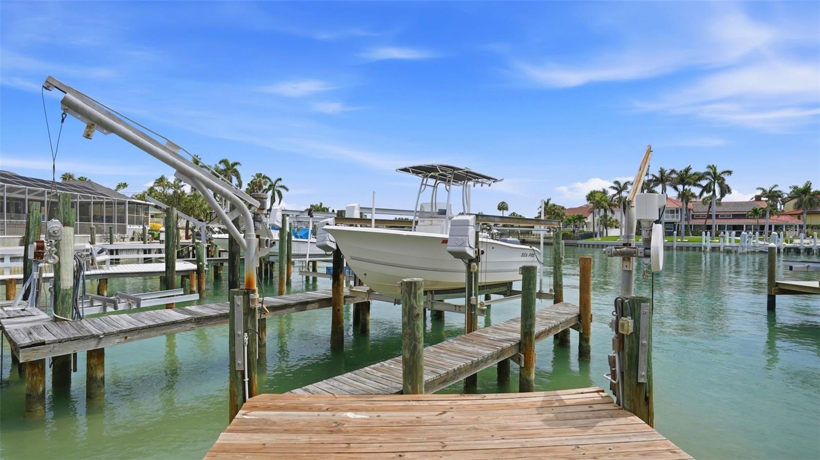 503 LAGUNA DR
