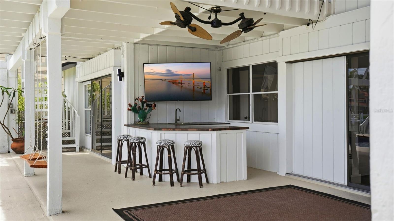503 LAGUNA DR