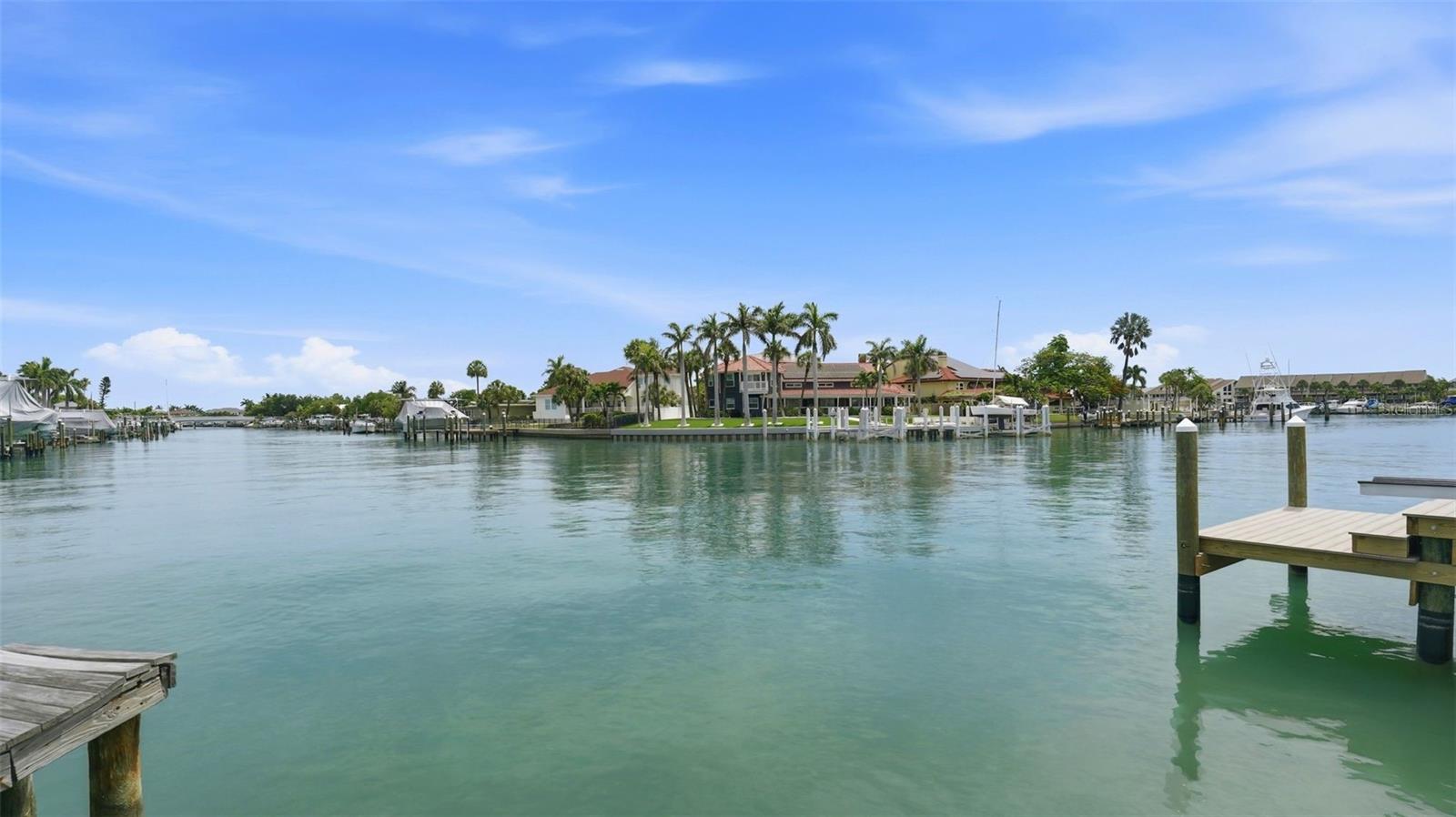 503 LAGUNA DR