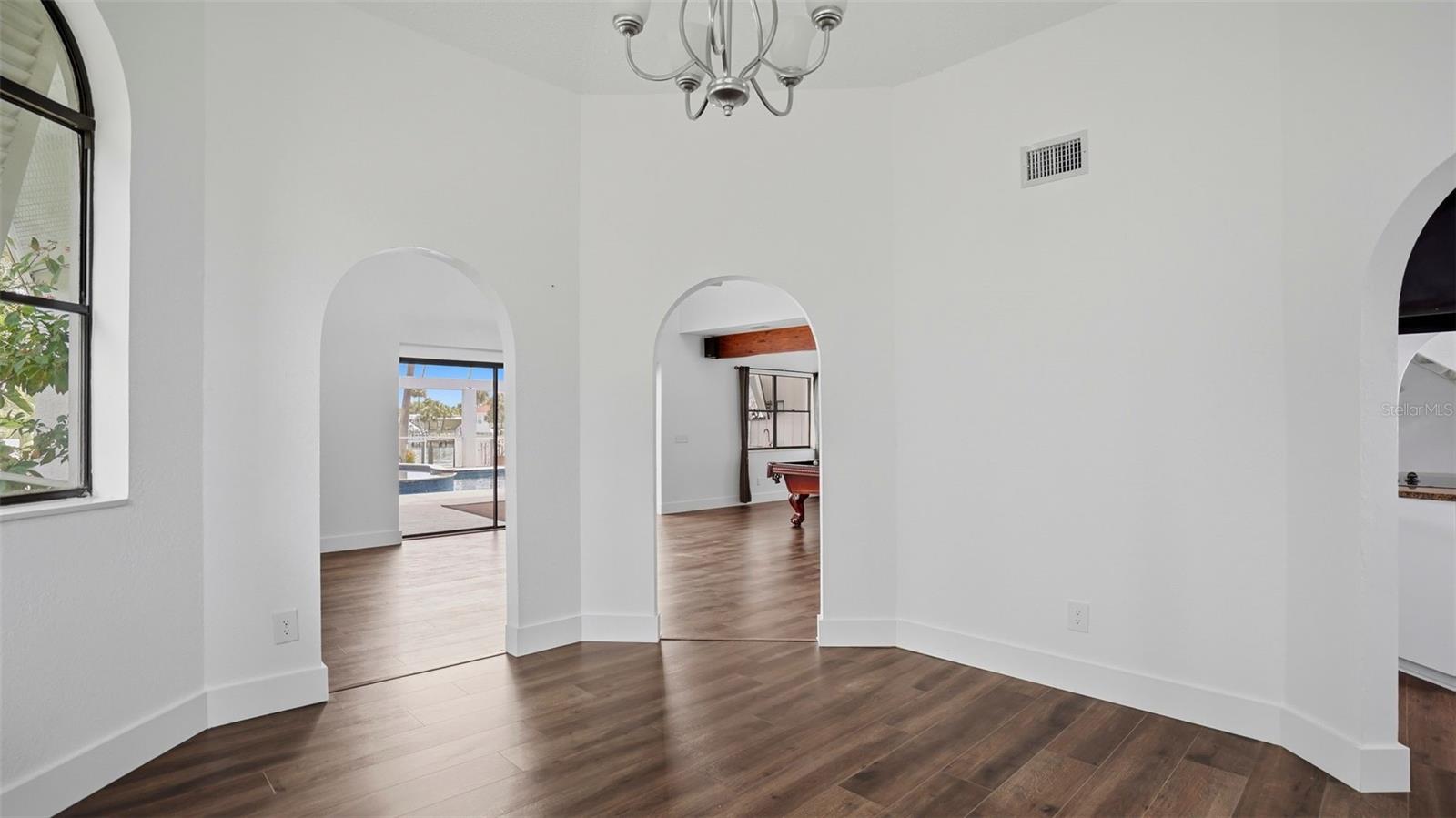 503 LAGUNA DR