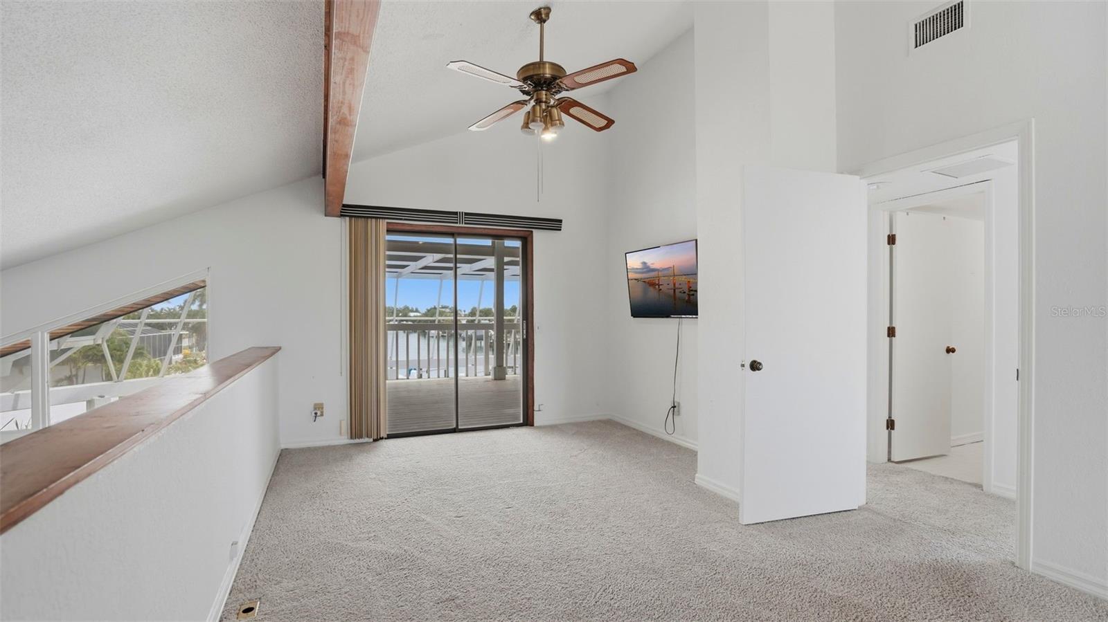 503 LAGUNA DR
