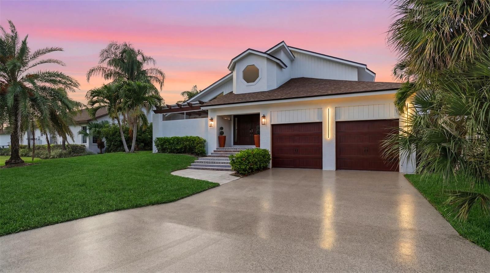 503 LAGUNA DR