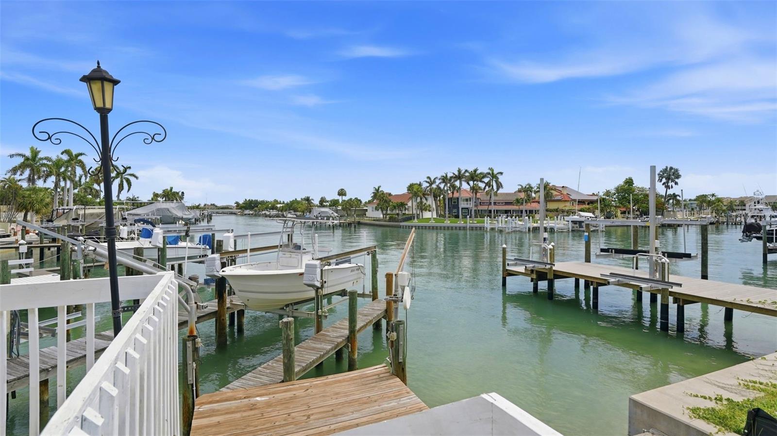 503 LAGUNA DR