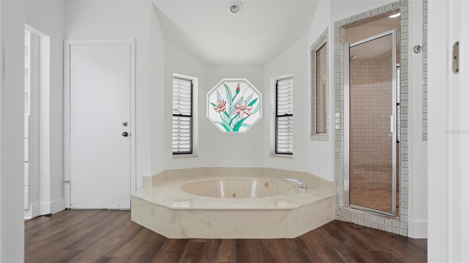 503 LAGUNA DR