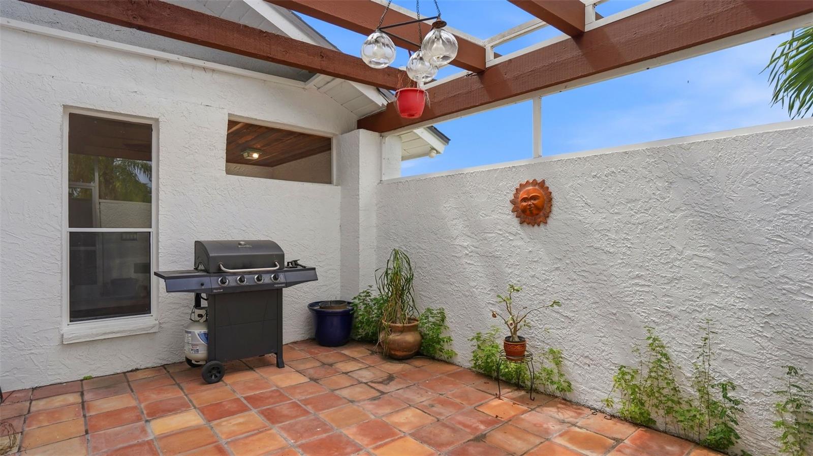 503 LAGUNA DR