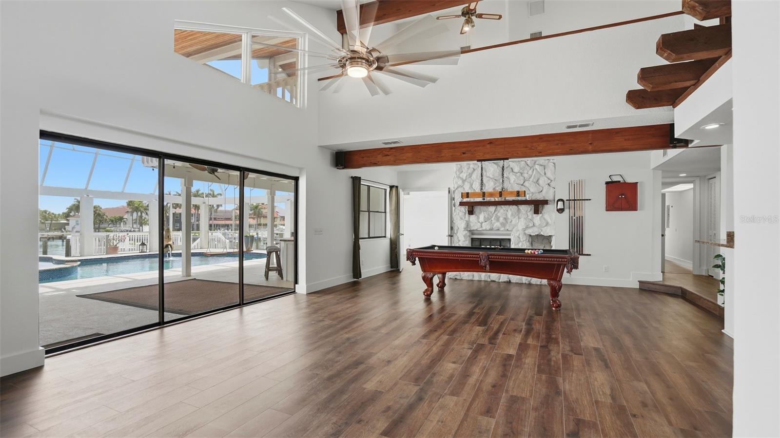 503 LAGUNA DR