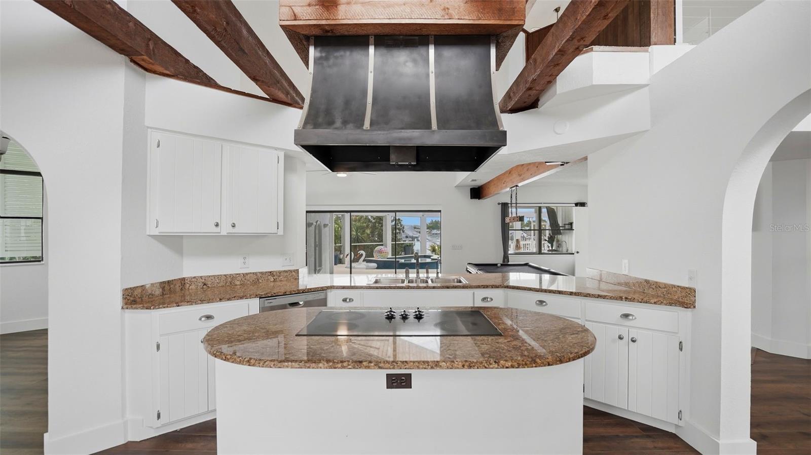 503 LAGUNA DR