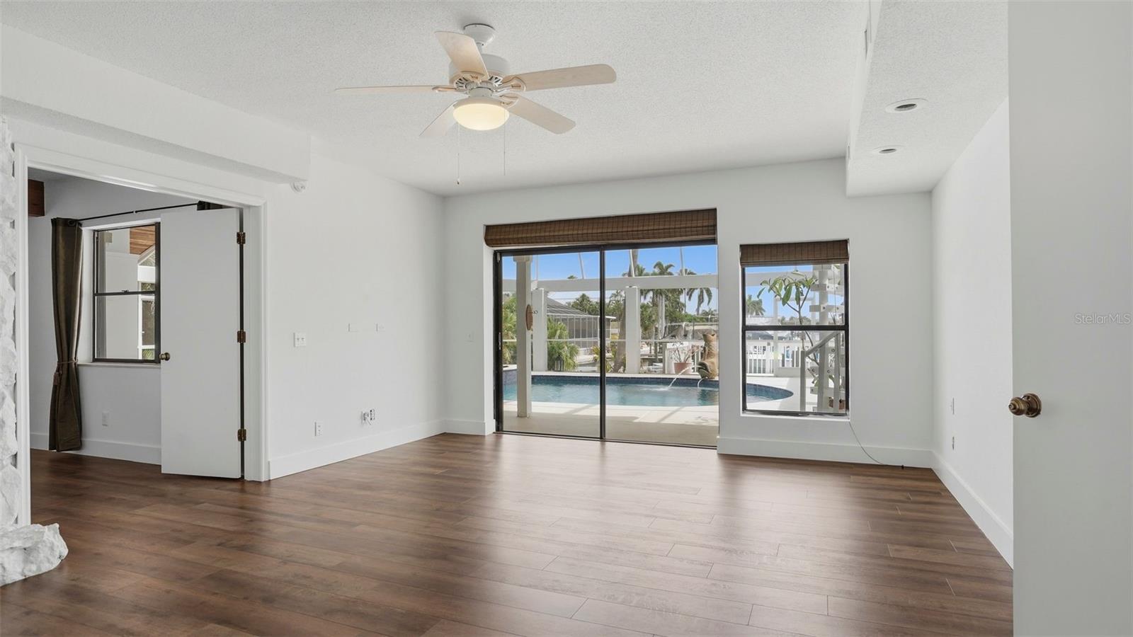 503 LAGUNA DR