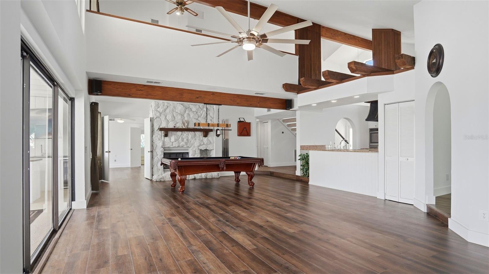 503 LAGUNA DR
