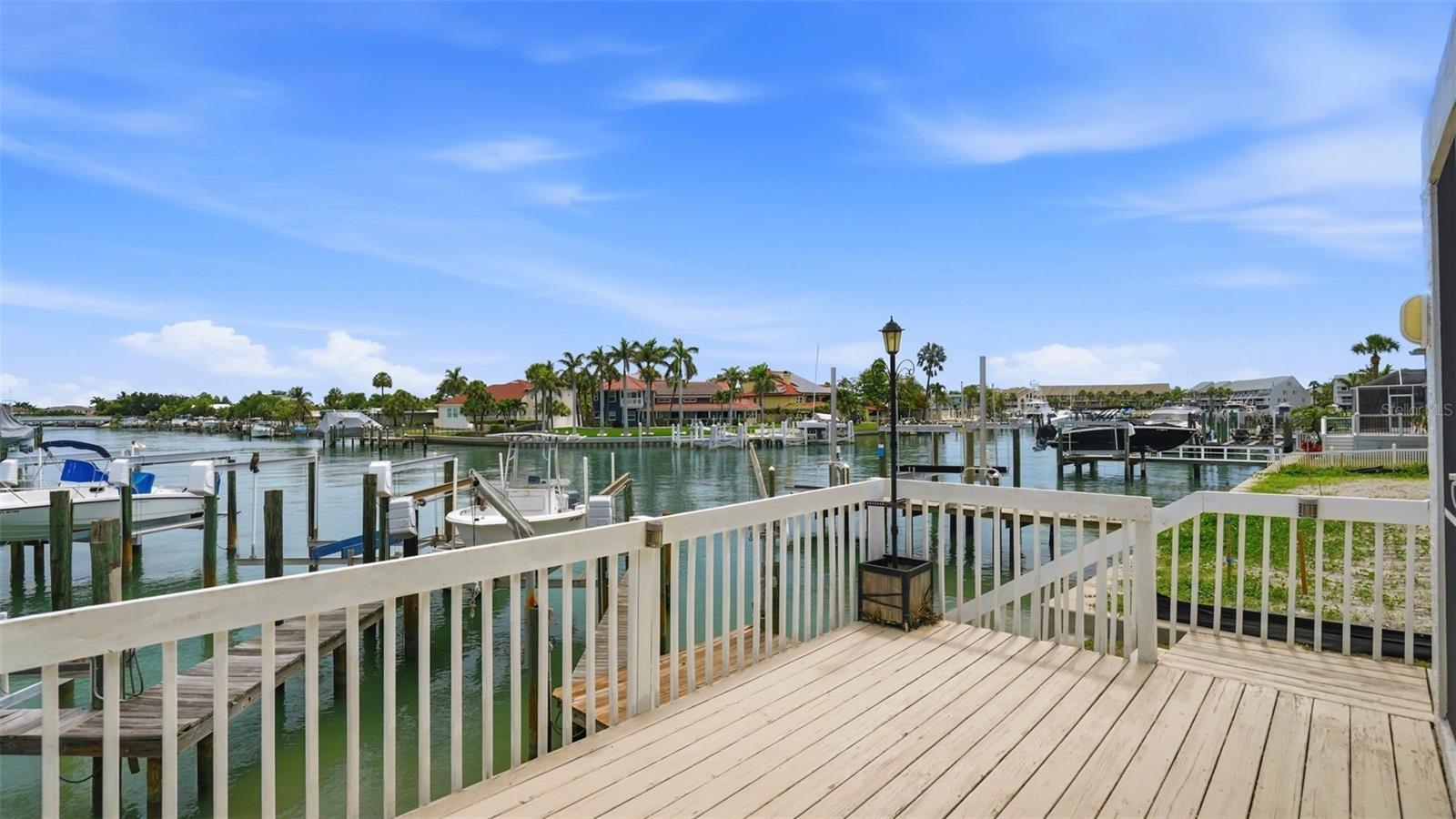 503 LAGUNA DR