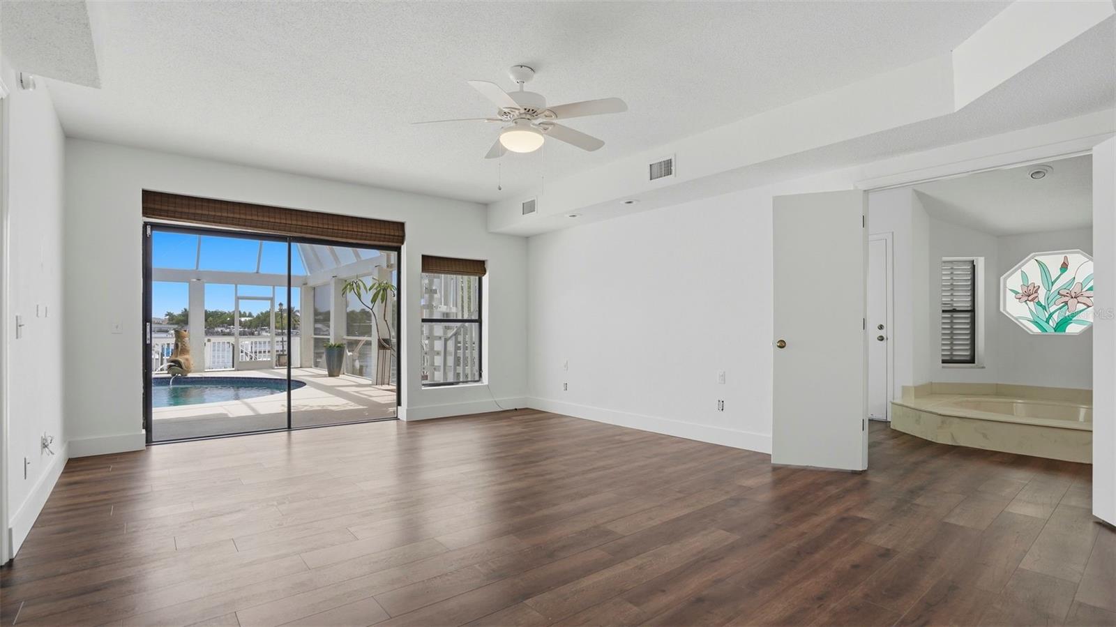 503 LAGUNA DR