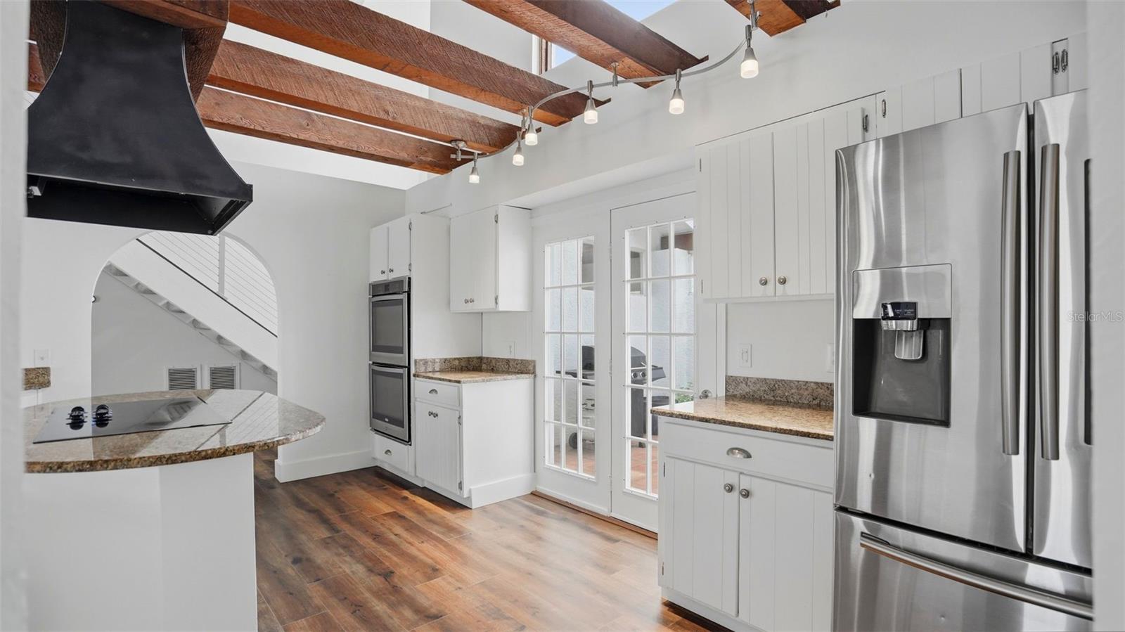 503 LAGUNA DR