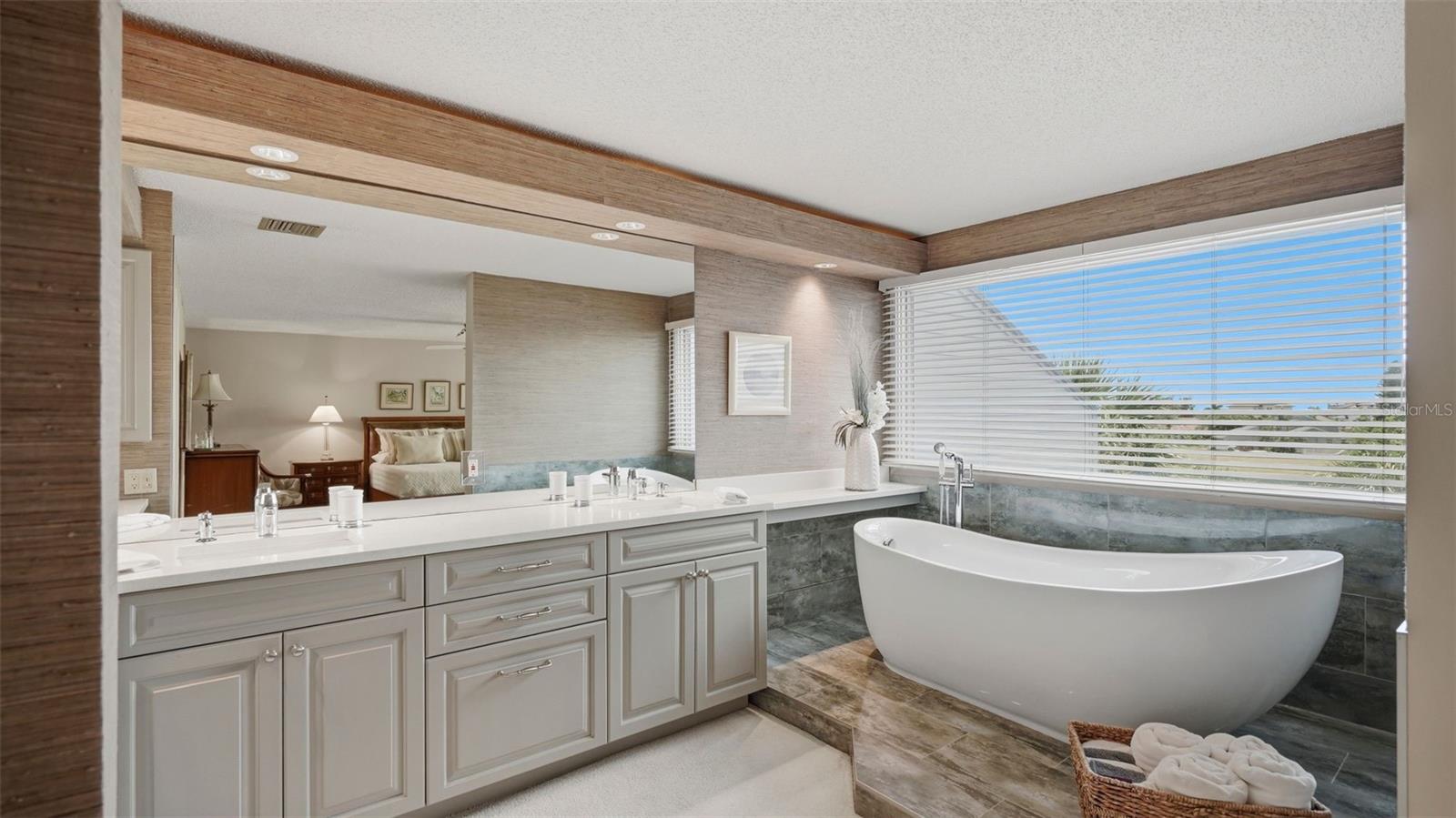 910 PINELLAS BAYWAY S #201