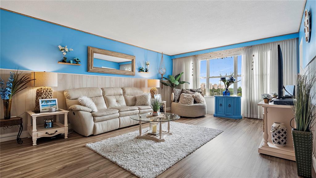 5220 BRITTANY DRIVE S Unit: 607