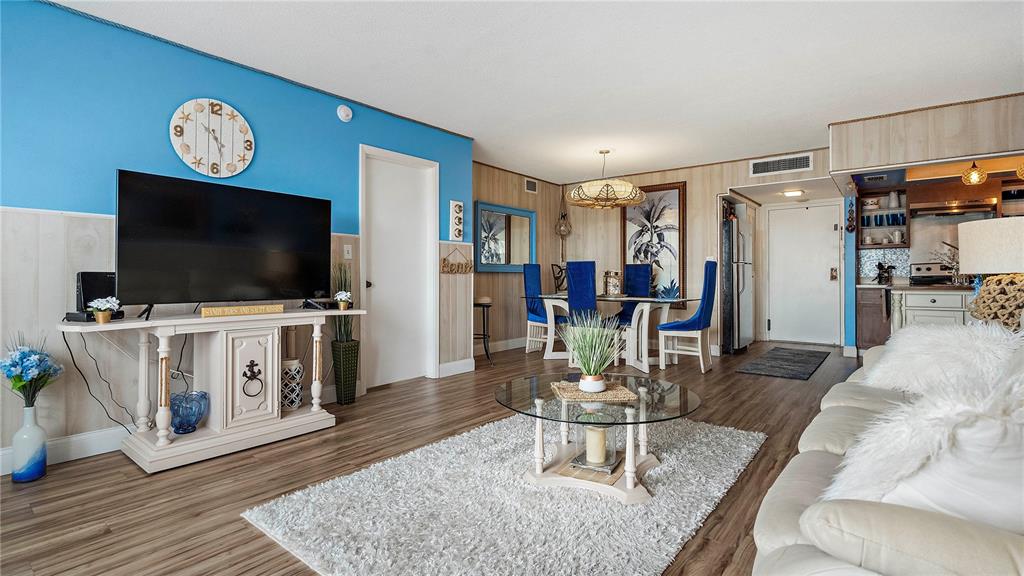 5220 BRITTANY DRIVE S Unit: 607