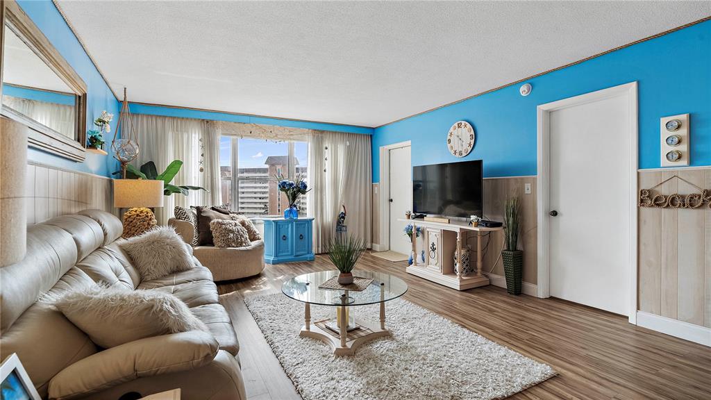 5220 BRITTANY DRIVE S Unit: 607