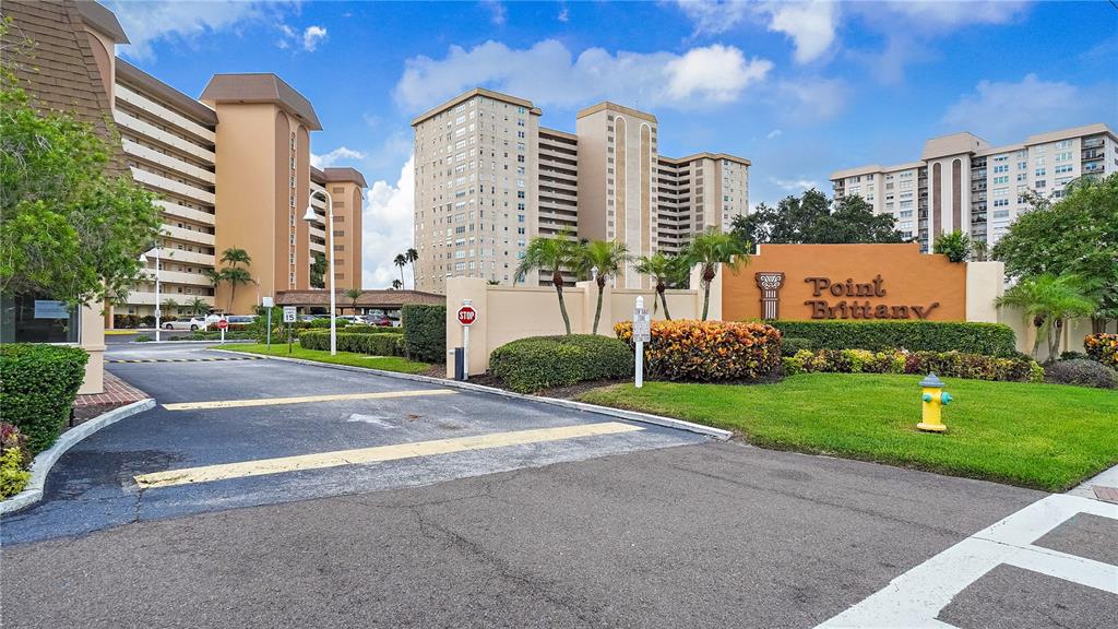 5220 BRITTANY DRIVE S Unit: 607