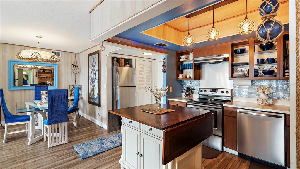 5220 BRITTANY DRIVE S Unit: 607