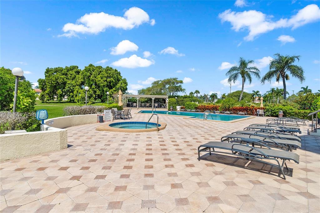 5700 ESCONDIDA BOULEVARD S Unit: 302
