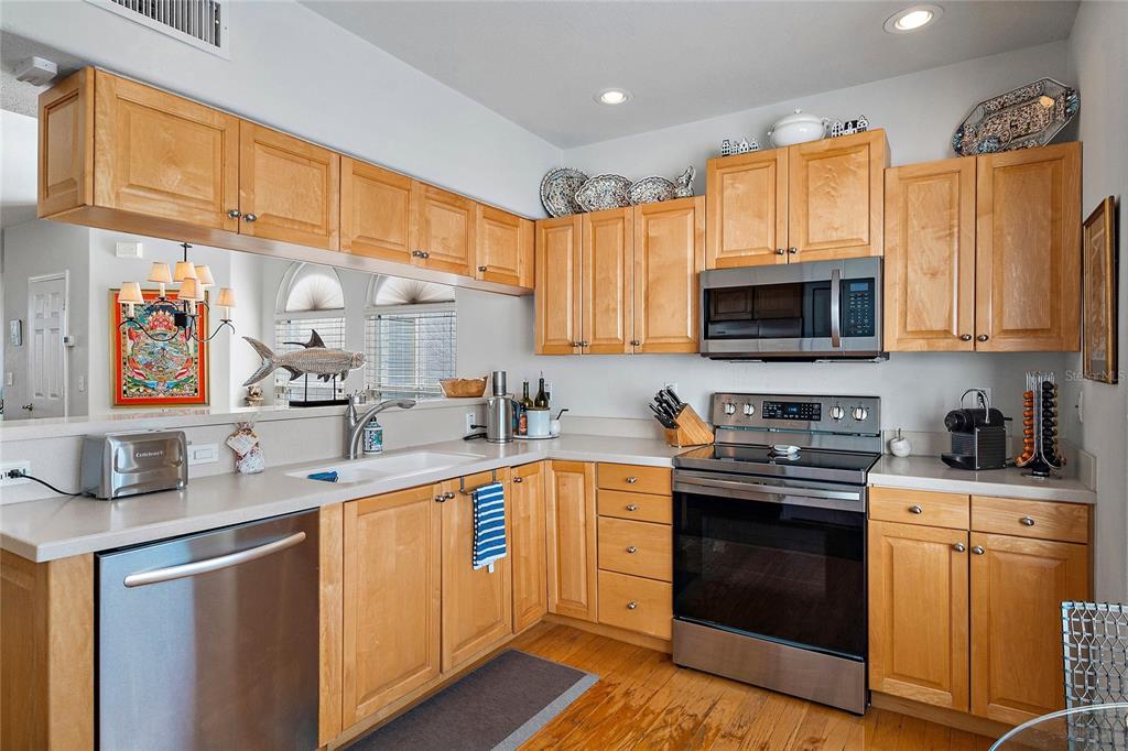 1583 PINELLAS BAYWAY S