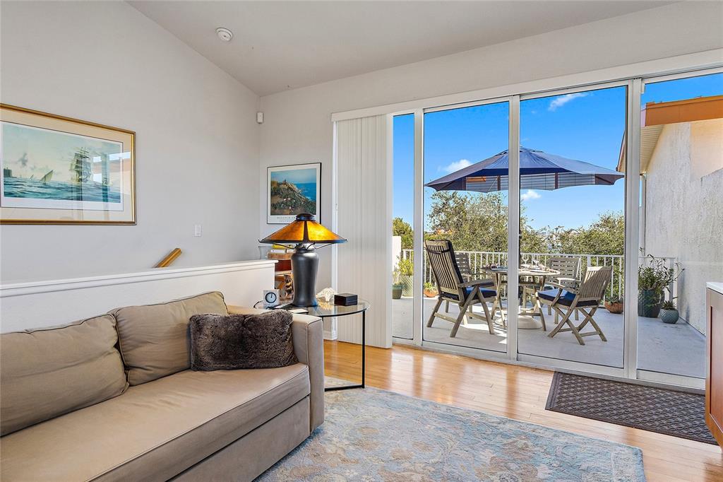 1583 PINELLAS BAYWAY S