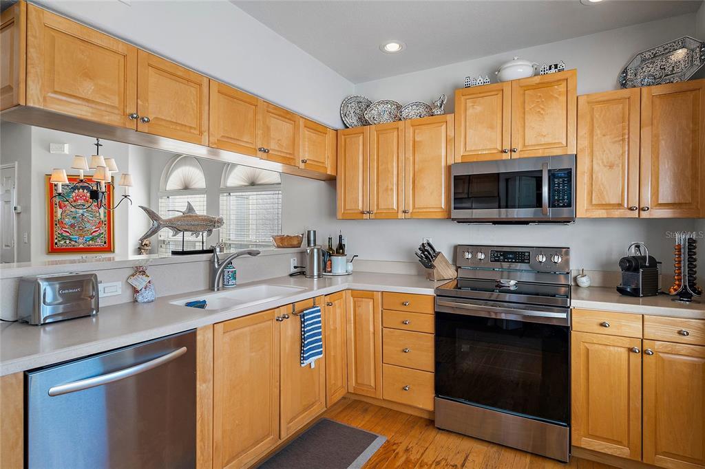 1583 PINELLAS BAYWAY S