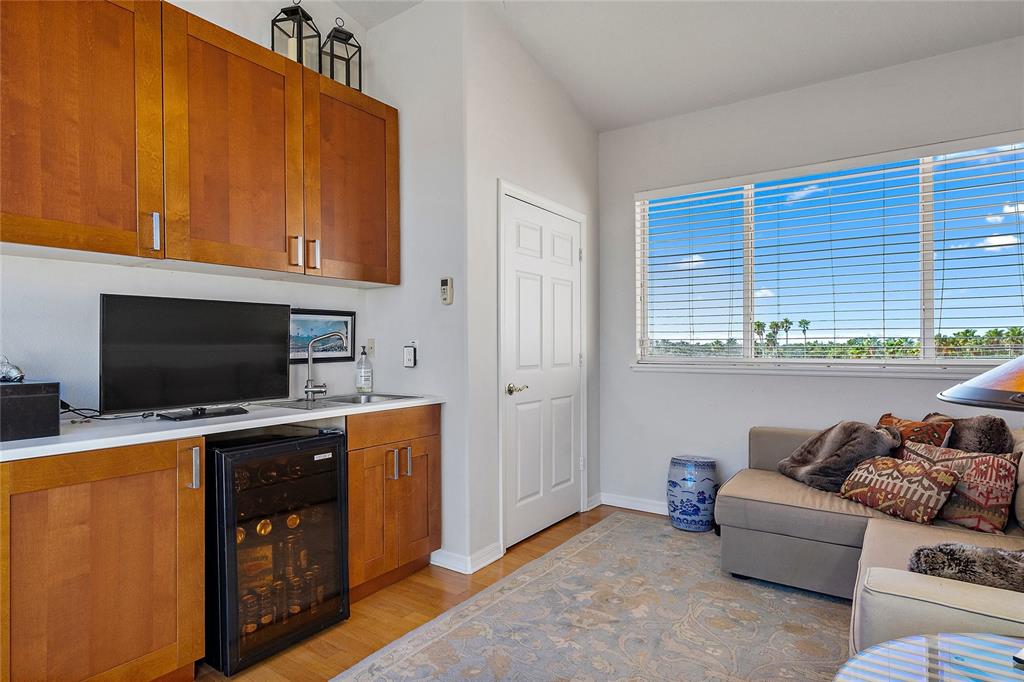 1583 PINELLAS BAYWAY S