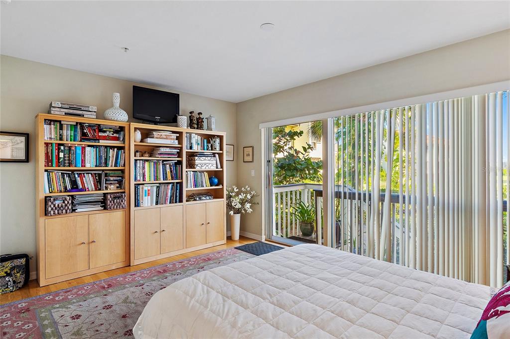 1583 PINELLAS BAYWAY S