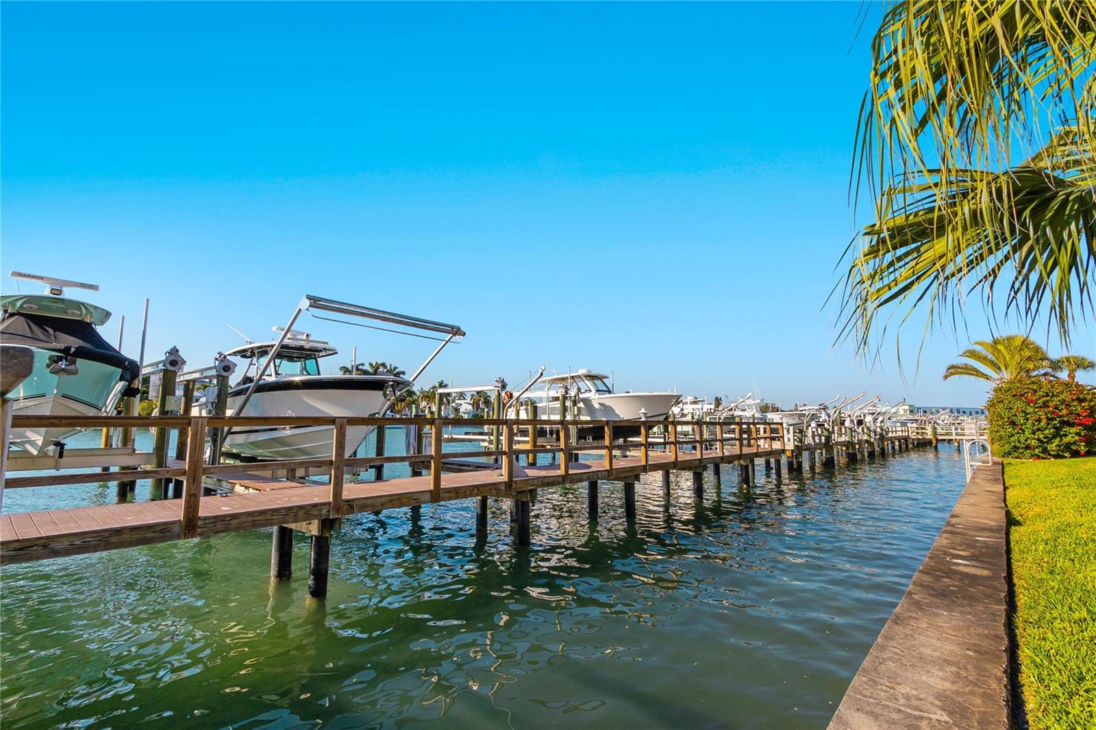 544 PINELLAS BAYWAY S Unit: 4