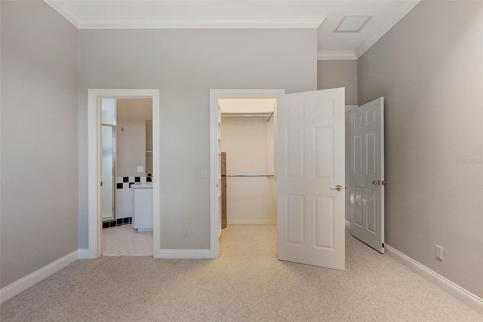 827 COLUMBUS DRIVE