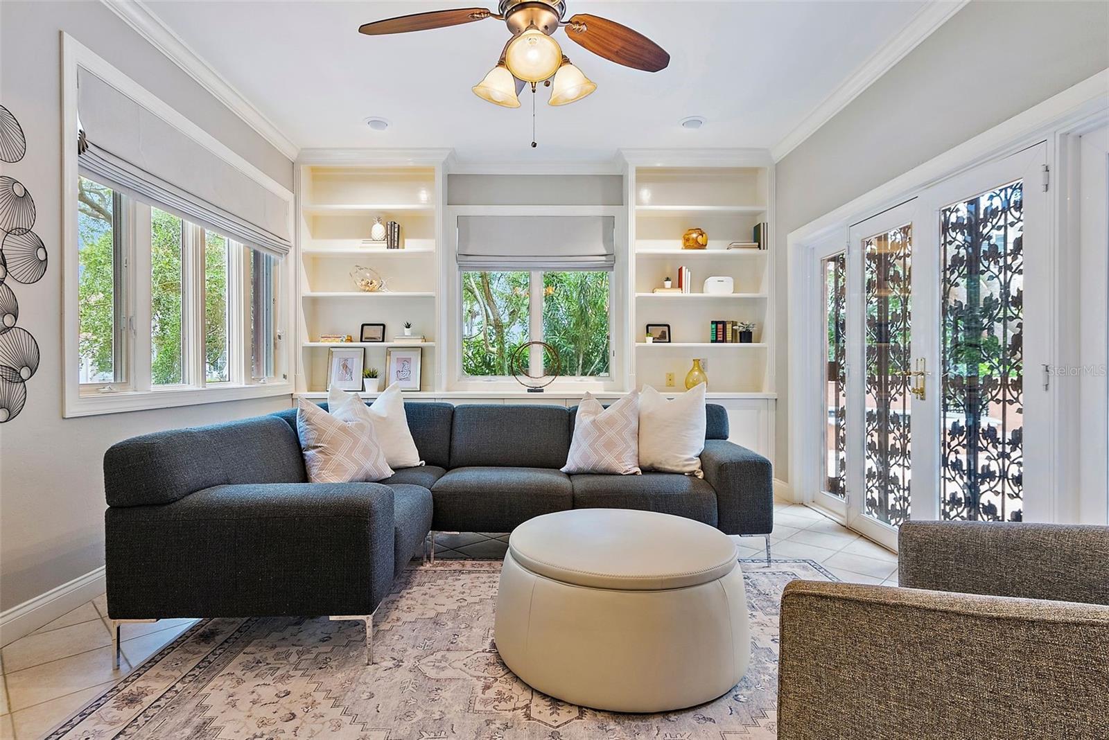 827 COLUMBUS DRIVE