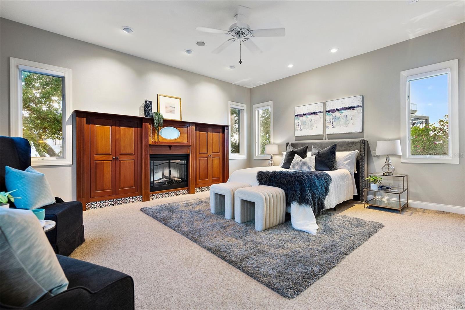 827 COLUMBUS DRIVE